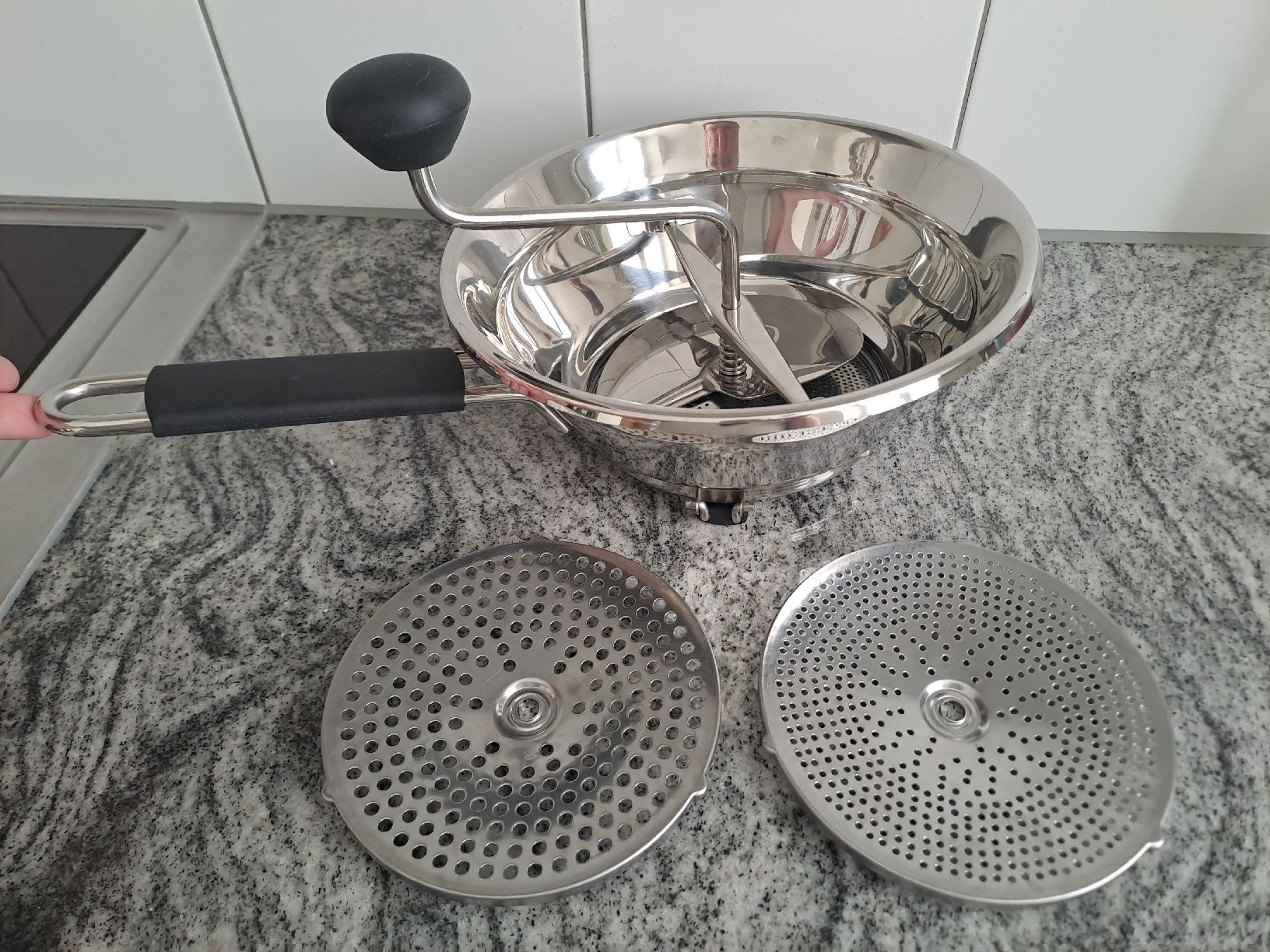 Küchengeräte: Passiermühle Edelstahl mit 3 Scheiben  – Gebraucht aus Rickenbach LU von bishiida