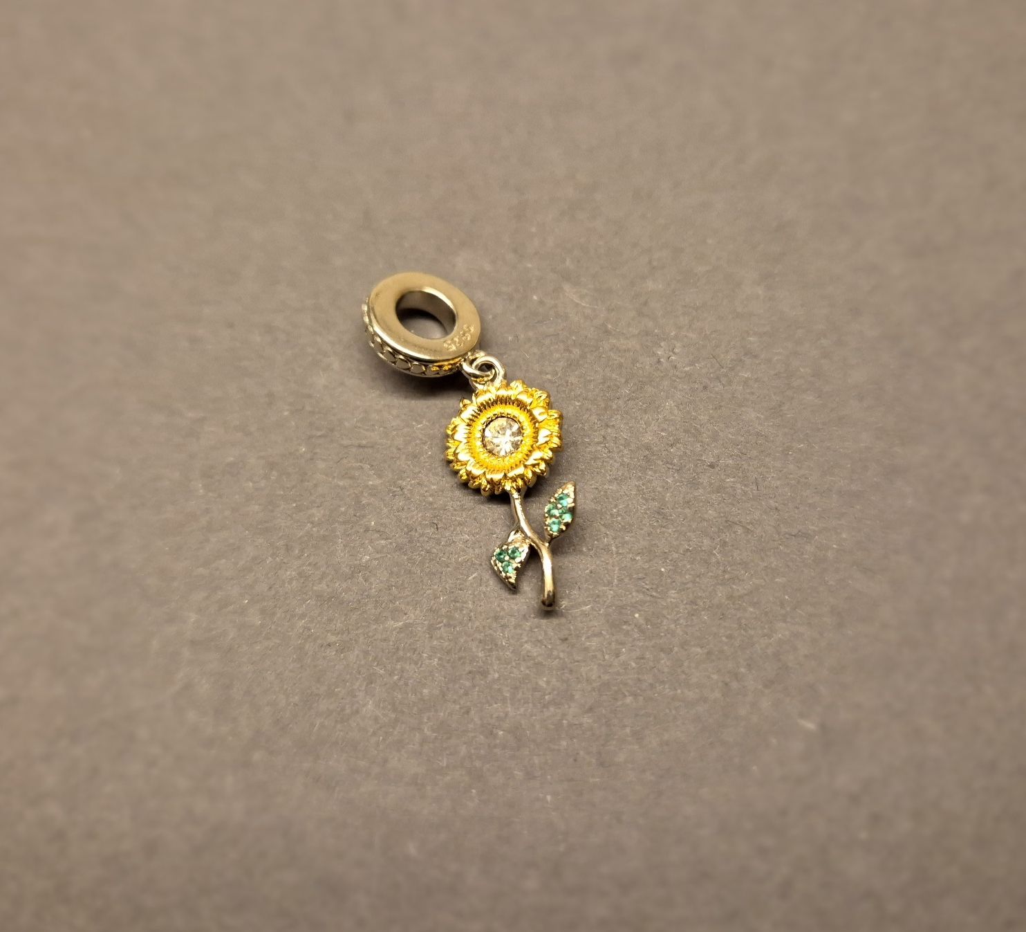 Anhänger: Silber Charm Sonnenblume +Garantie – Neu (gemäss Beschreibung) aus Rotkreuz von Carbone_Bijou-Shop