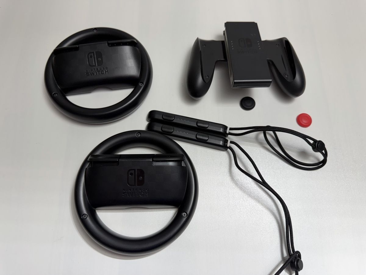 Nintendo Giochi: Accessoires Nintendo Switch volants et support noir – Usato da Brügg BE venduto da Goob