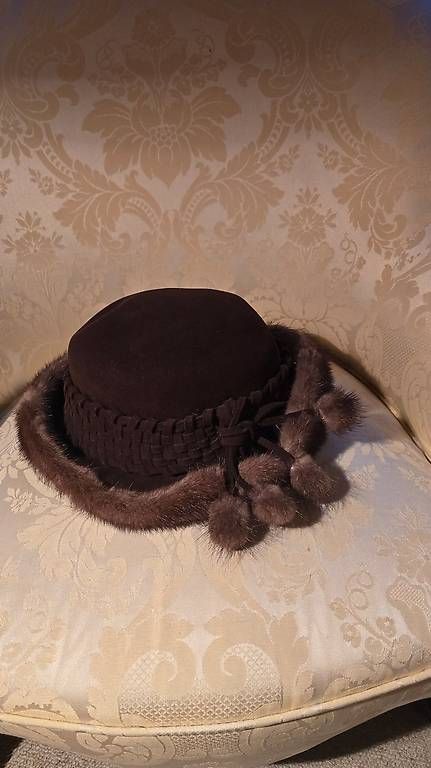 Copricapi, berretti & cappellini: Elégant chapeau dame – Usato da Confignon venduto da morisbtz
