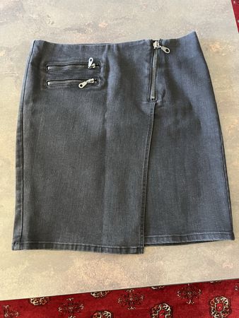 Superbe jupe jeans neuf taille 42