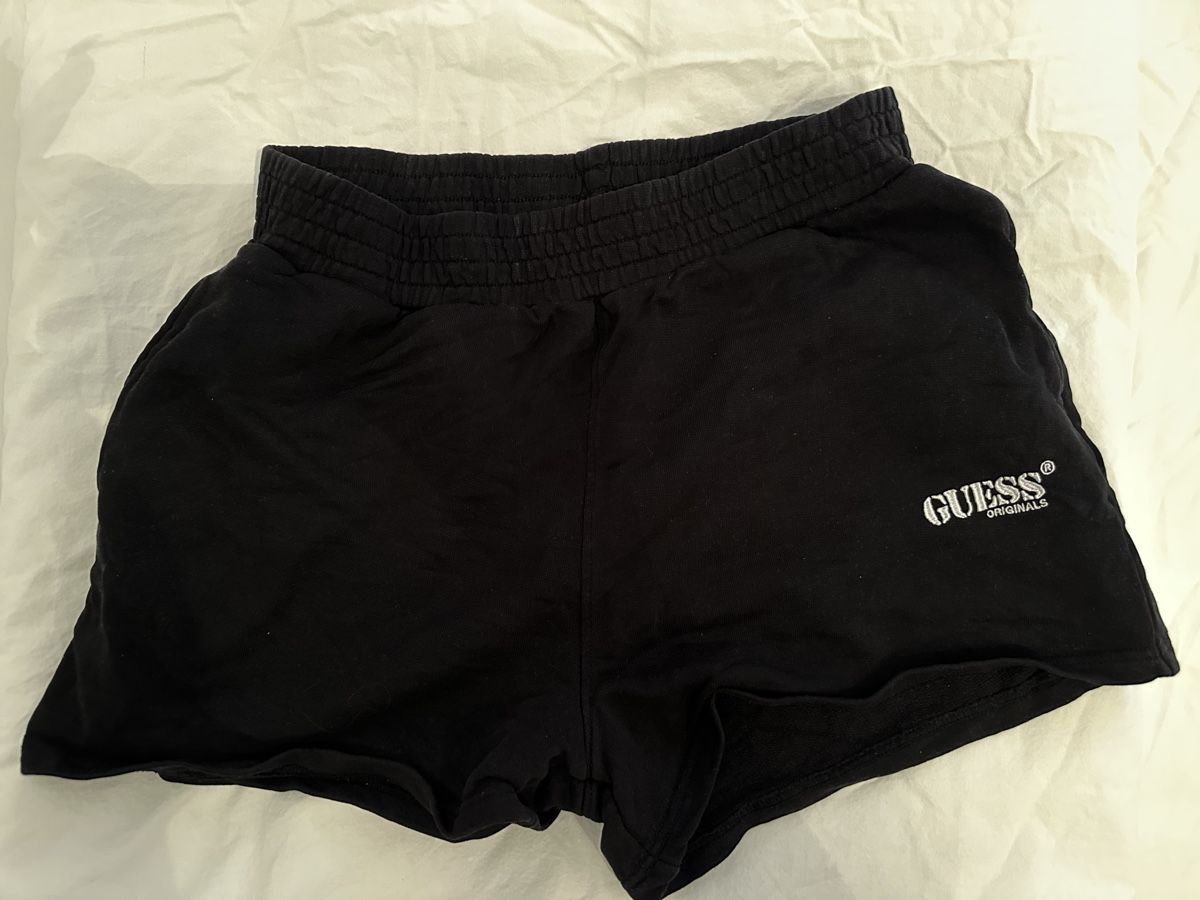 Guess Pantaloni: GUESS Shorts – Usato da Eschenbach LU venduto da Tatzi1