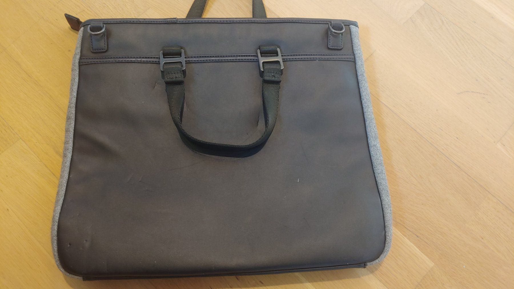 Taschen: Calvin Klein Laptop / Notebook Tasche – Gebraucht aus Weisslingen von nizanra 4