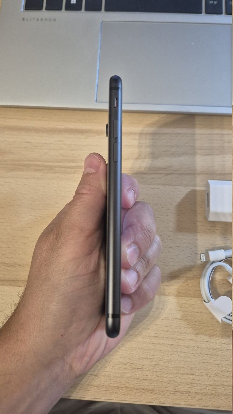 Apple Handys / Smartphones: iPhone 8 64GB Space Gray 3016 Akku bei 98% – Gebraucht aus Münchenbuchsee von MV_Solutions 8