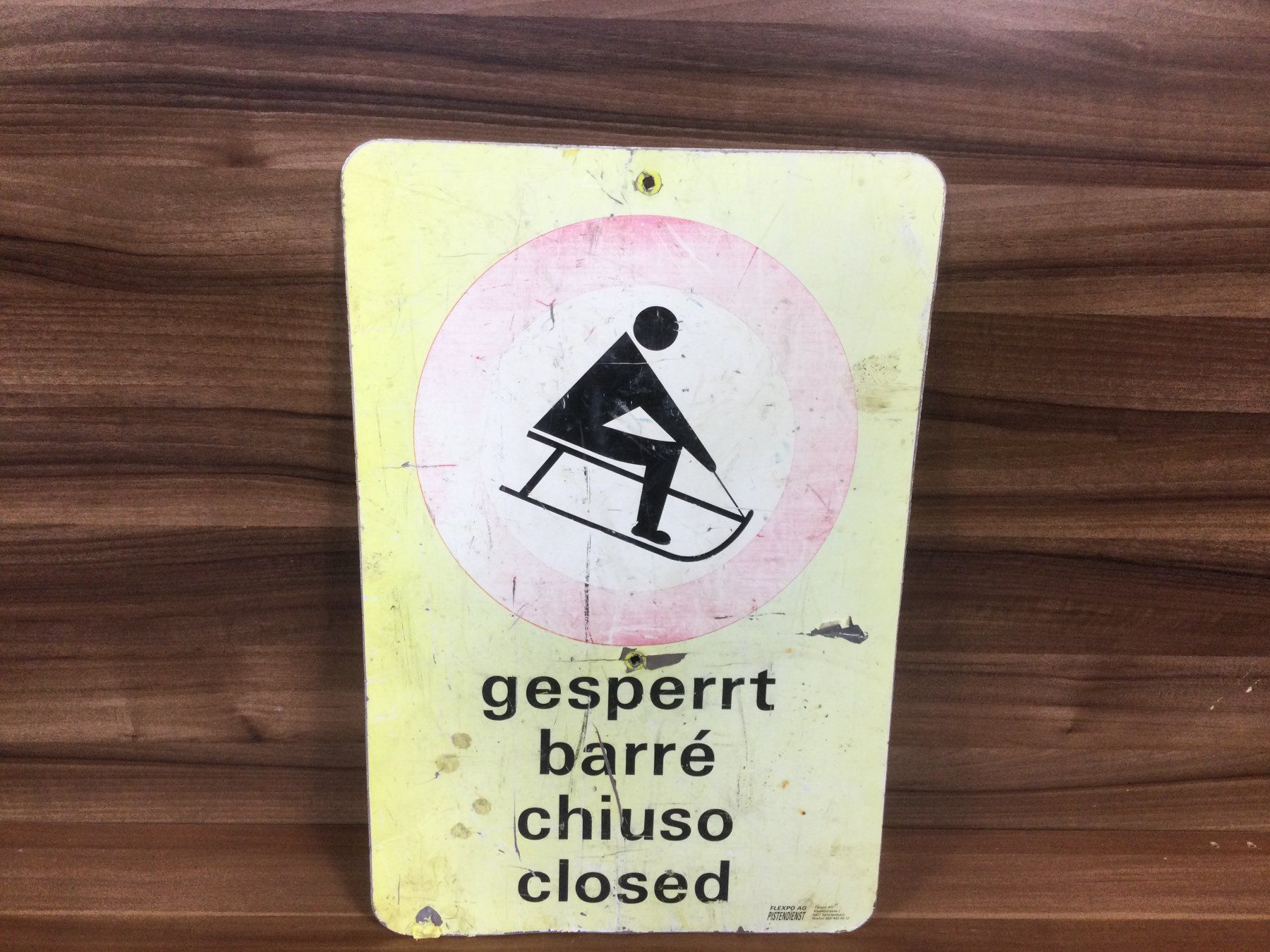 Ecriteaux: Altes gebrauchtes Warnschild Schlitten gesperrt – D'occasion à Wangen SZ par kuriosum12 1