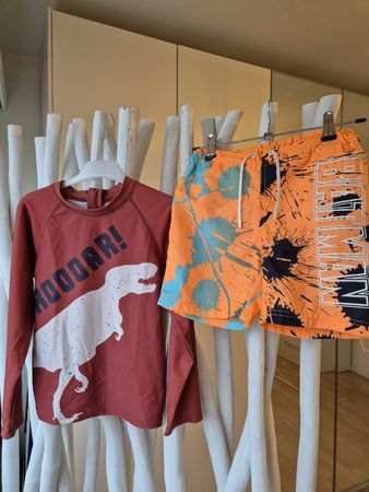 Schöne Badehose mit Badeshirt Gr. 122/128, Top Zustand