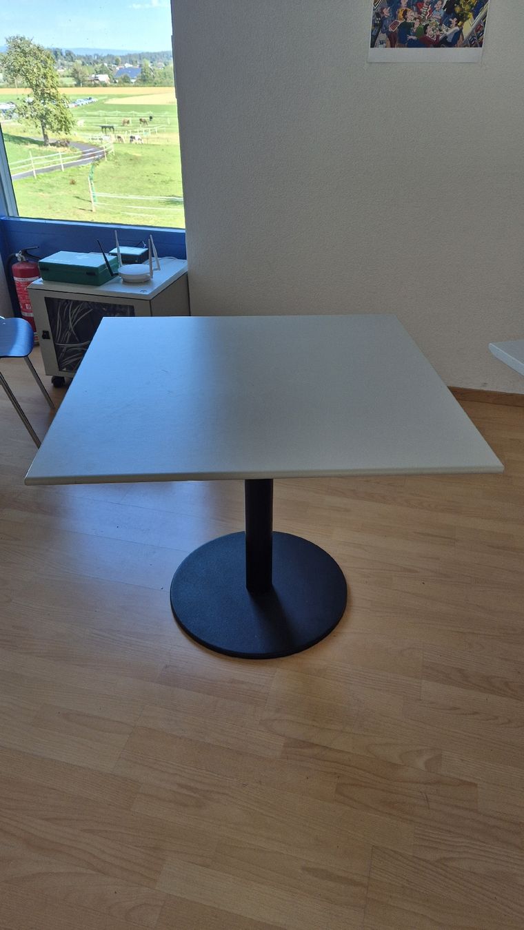 Tavoli: 3 Stk. Tische 90 x 90cm – Usato da Hofstetten ZH venduto da fabi043 2
