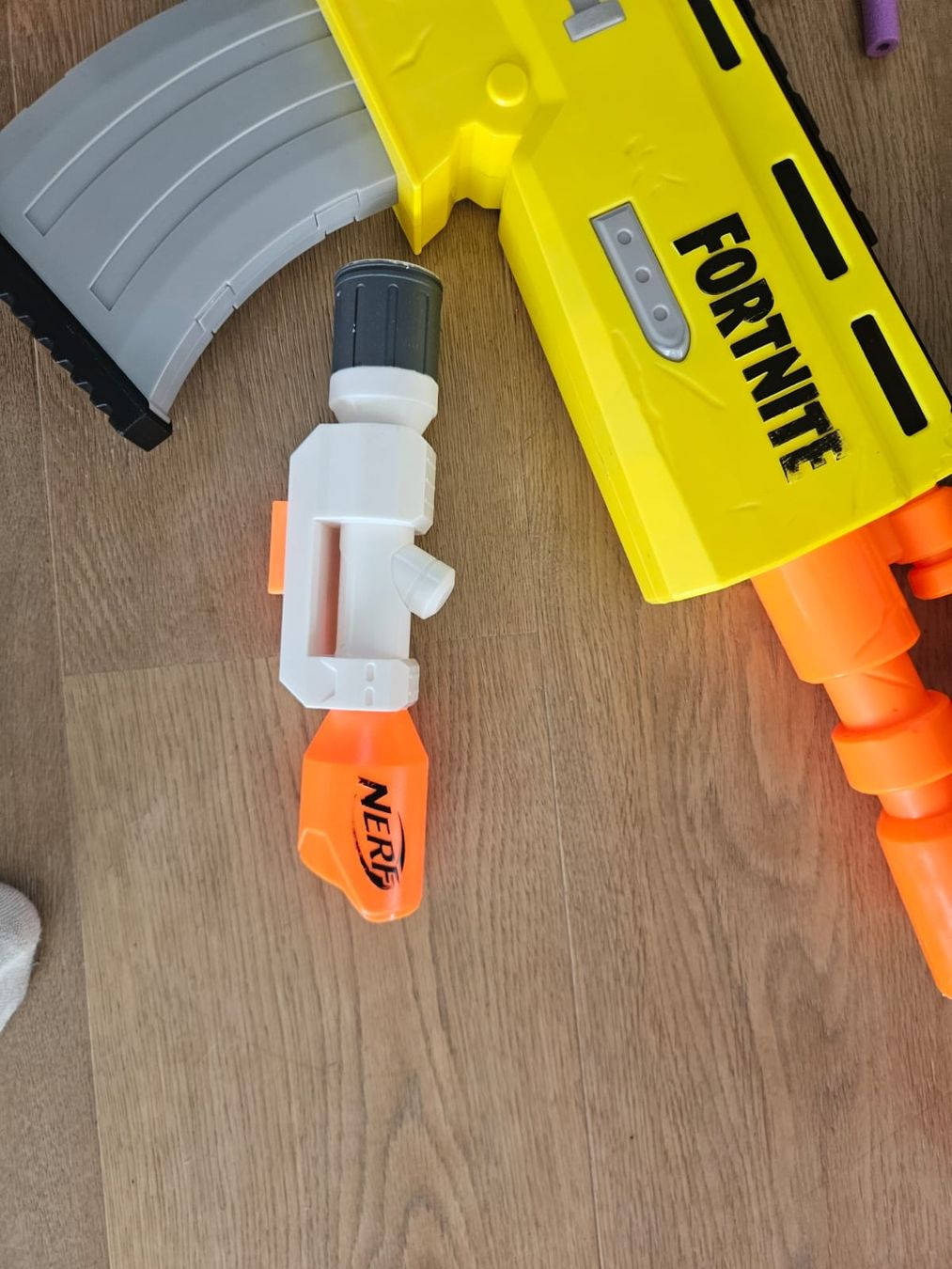Nerf Spielzeuge: Nerf-Paket mit 7 Nerfs + ca. 180 Dartpfeilen – Gebraucht aus Fahrni b. Thun von Tschr3 1