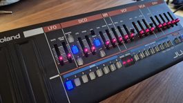 Roland JU-06 sound module (Juno-106) & stand