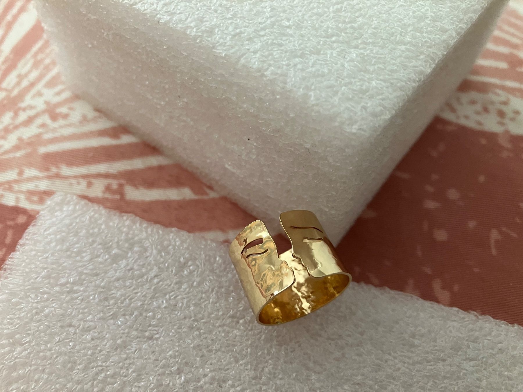 Anelli: Extravagant Goldfarbener weiter offener Ring Gesichtskontur – Nuovo (secondo la descrizione) da Affoltern am Albis venduto da Dlotti 1