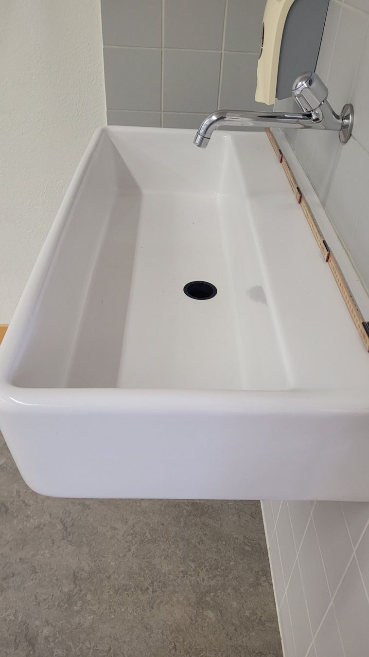 Spülbecken & Waschbecken: Lavabo / Schulwandbrunnen – Gebraucht aus Gommiswald von Lippi03 1