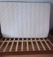 Massivholzbett 140 × 200 cm mit Matratze