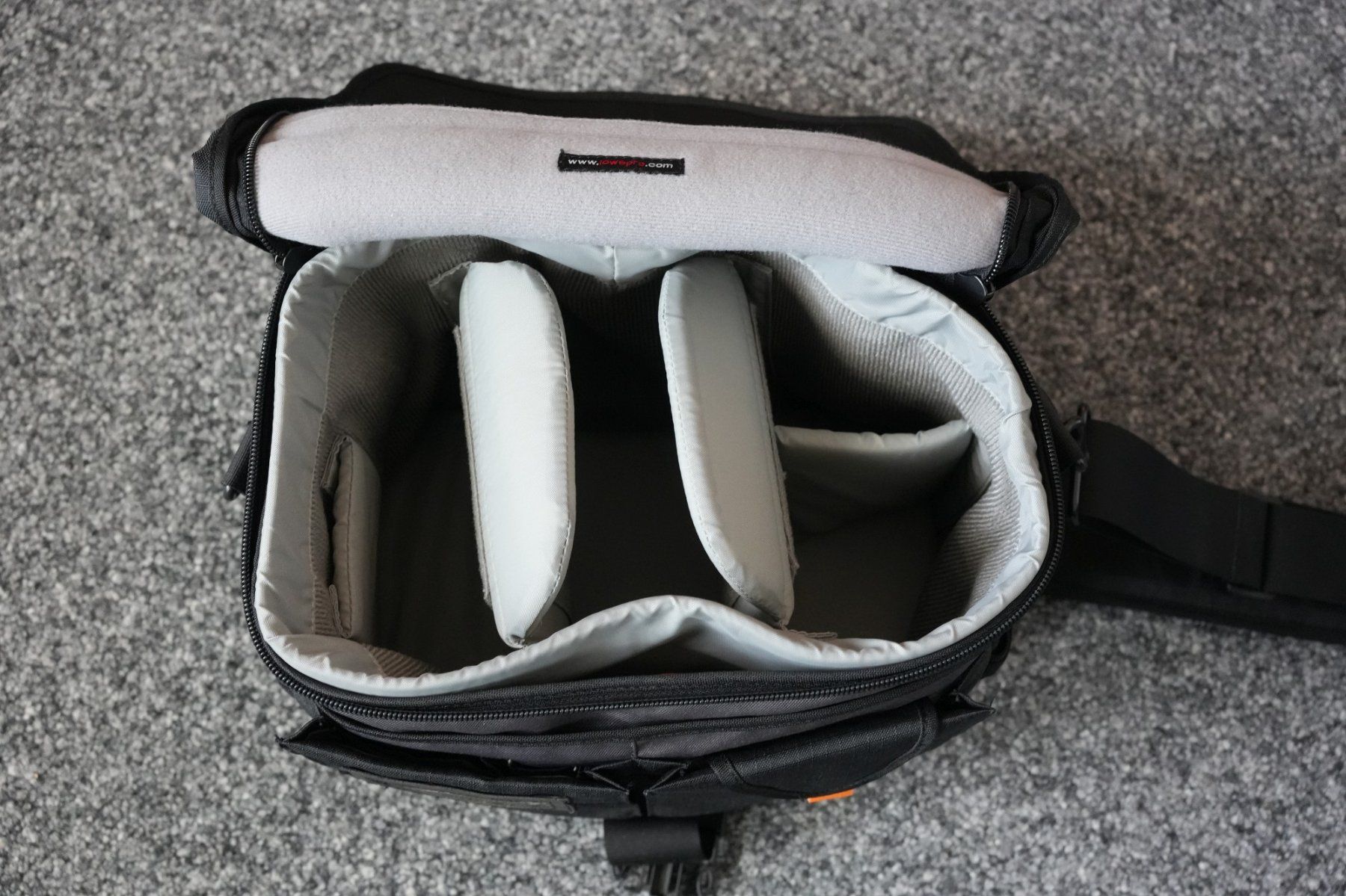 Lowepro Borse: Kameratasche Lowepro Stealth Reporter – Usato da Brunnen venduto da Techfreak1 3