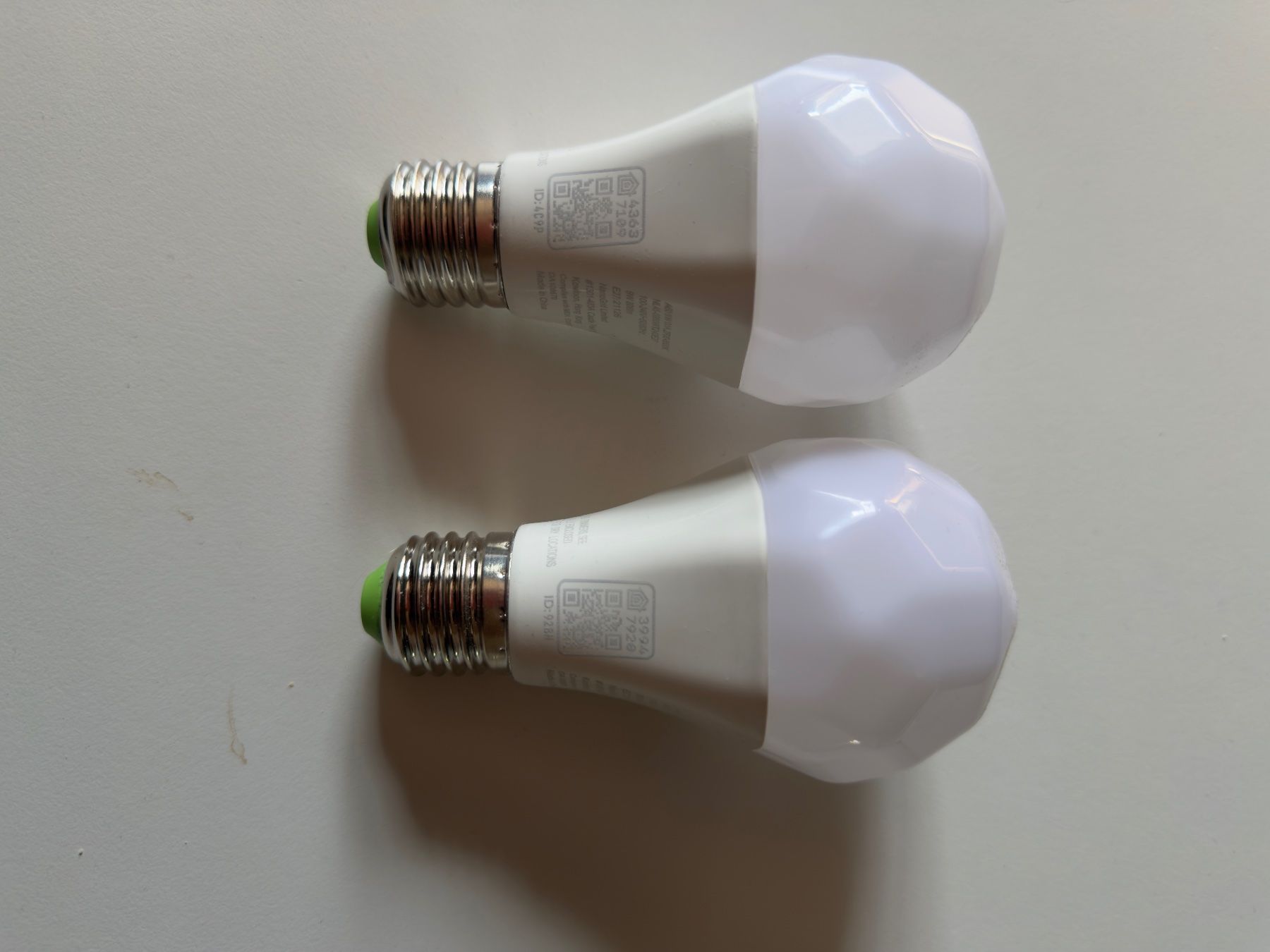 Nanoleaf Lampes: Nanoleaf LED Glühbirnen E27 2 Stk. – D'occasion à Birmensdorf ZH par OGTaucher123