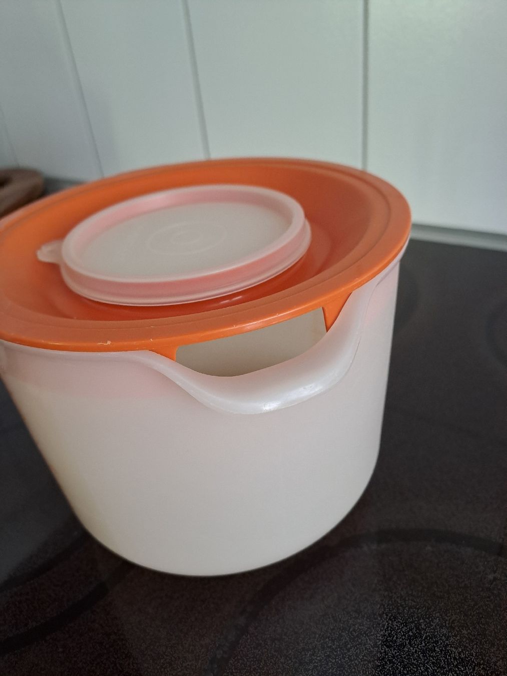 Tupperware Küchengeräte: Tupperware Messbecher 2L orange gut erhalten – Gebraucht aus Rickenbach LU von bishiida 7