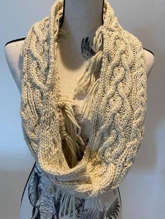 Winter Strickschal Creme Weiss Zopfmuster Rundschal Top