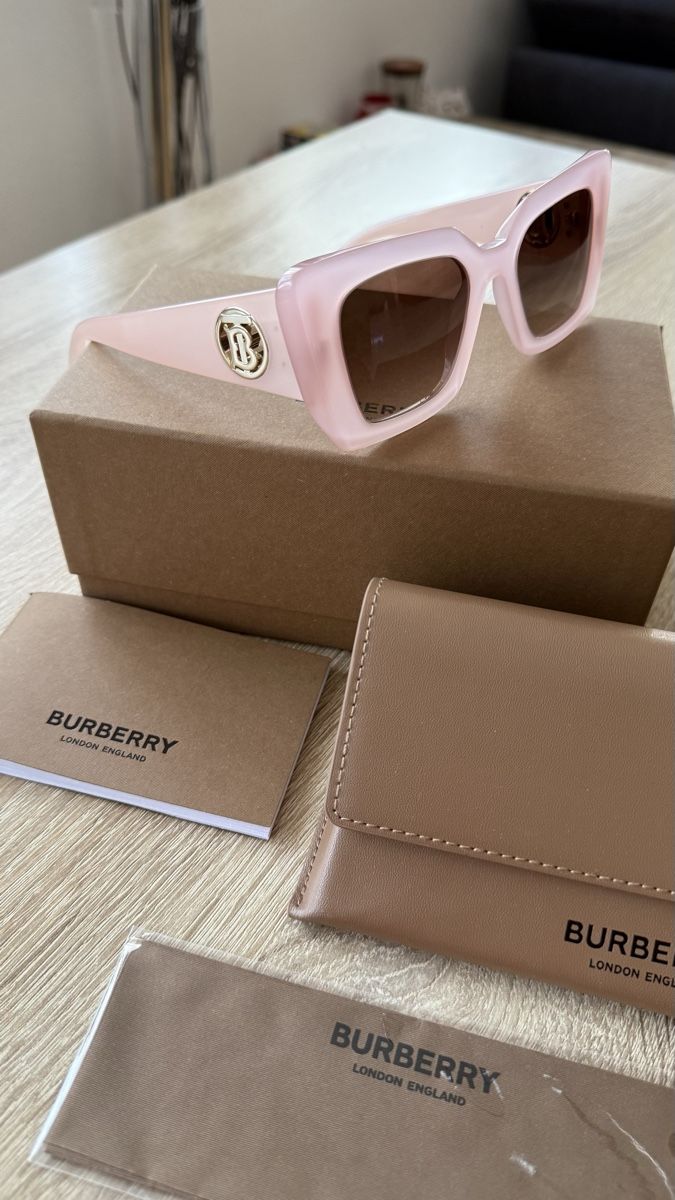 Burberry Occhiali & Lenti: Neue coole Burberry Sonnenbrille – Nuovo (secondo la descrizione) da Winterthur venduto da -BeHappy24-