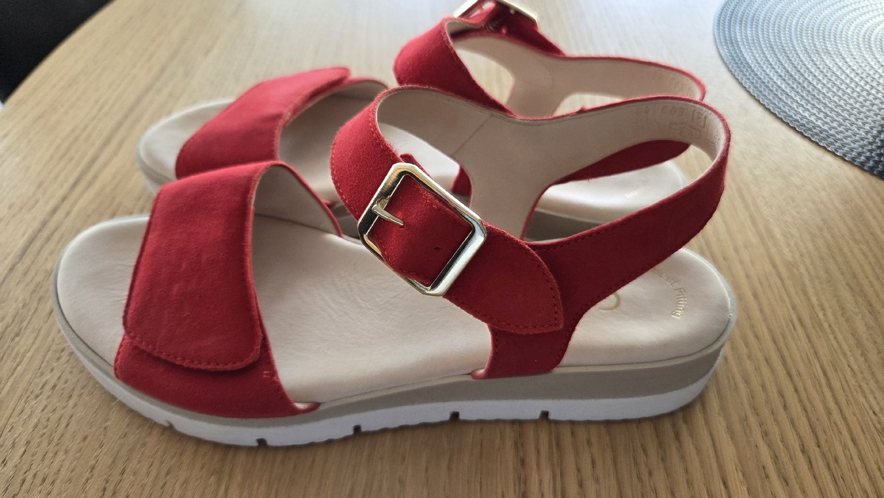 Gabor Damenschuhe: Sandale Gabor  – Gebraucht aus Le Pâquier-Montbarry von Gruyere77
