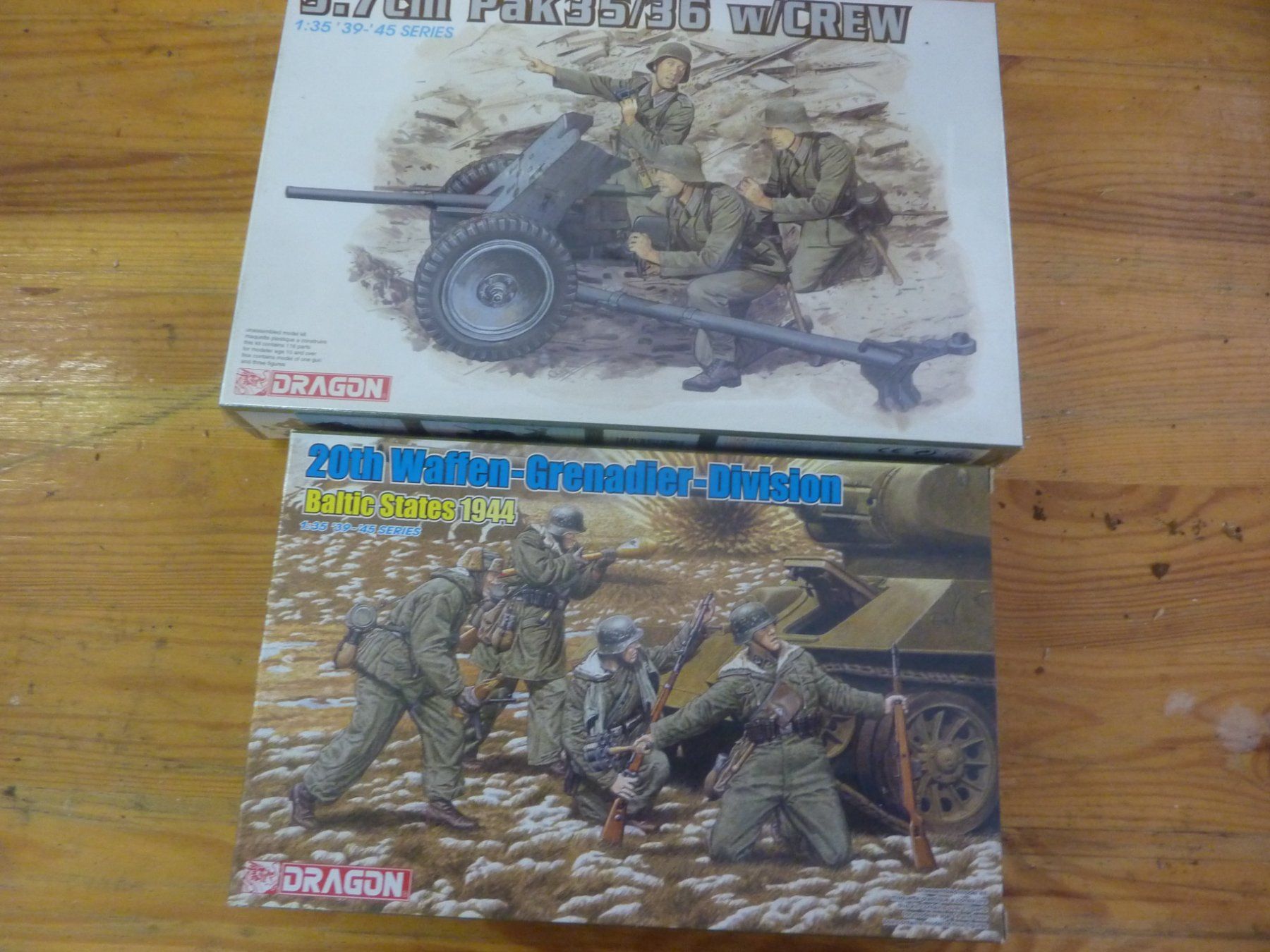 Kits de montage: GERMAN – Neuf avec emballage d'origine à Balsthal par bouteliee