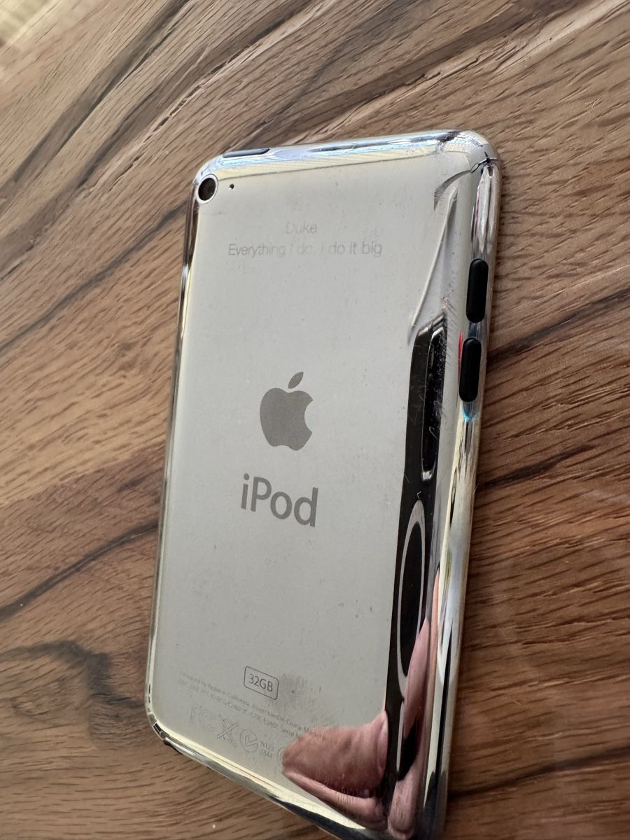 Apple Lettore multimediale portatile: Apple iPod touch 4. Generation – 32 GB – Usato da Unterentfelden venduto da Mr.Dox 2