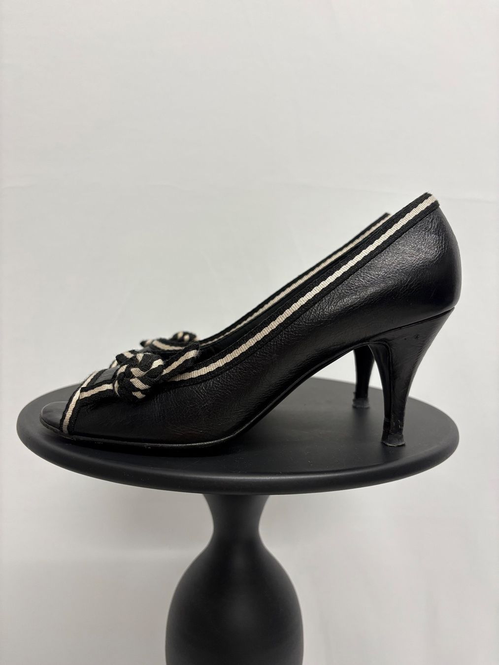 Bally Scarpe da donna: Bally Peeptoe Pumps 38 schwarz Leder – Nuovo (secondo la descrizione) da Regensdorf venduto da secondchancefashion 1