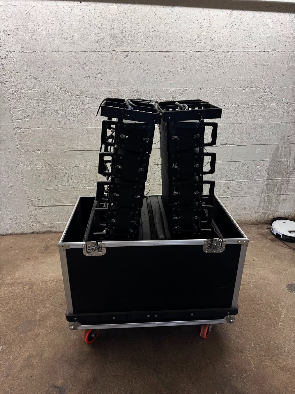 Casse acustiche: Komplettes Pronomic V-Array Line Array – 16 Tops / 2 Subs / – Usato da Wängi venduto da Starlight-Show 2