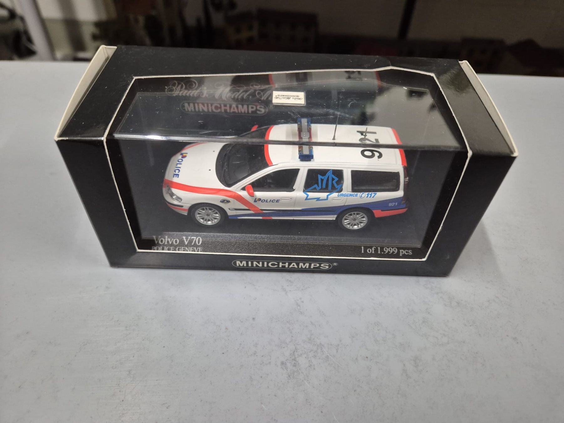 Volvo Modellini d'auto: Volvo V70 Kantonspolizei Genf 1:43 – Usato da Lachen SZ venduto da myr_qk5y