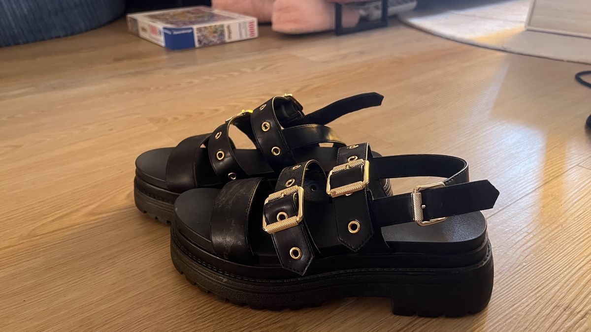 Dosenbach Damenschuhe: Catwalk schwarze Sandalen – Gebraucht aus Wettingen von unerhoertlaut 1
