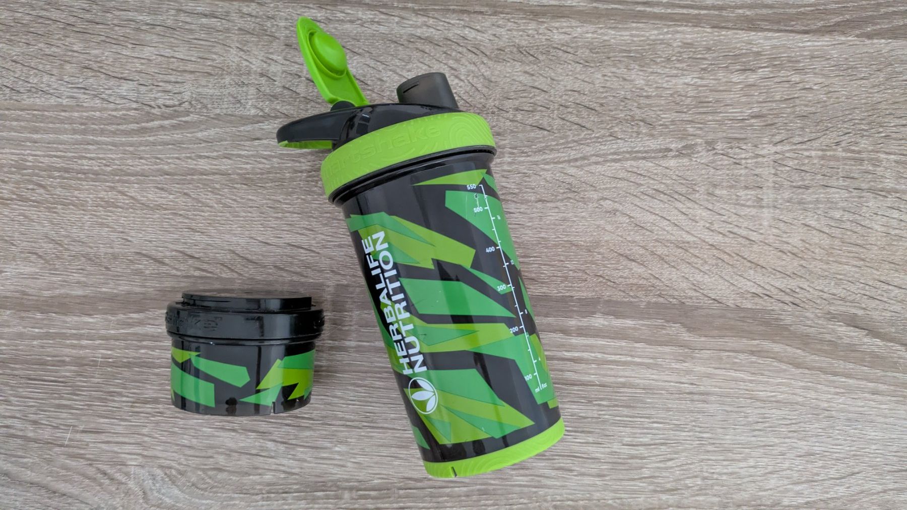 Herbalife Borracce & Thermos: Shaker Herbalife Nutrition 700ml con contenitore – Nuovo (secondo la descrizione) da Claro venduto da Dona1785 1