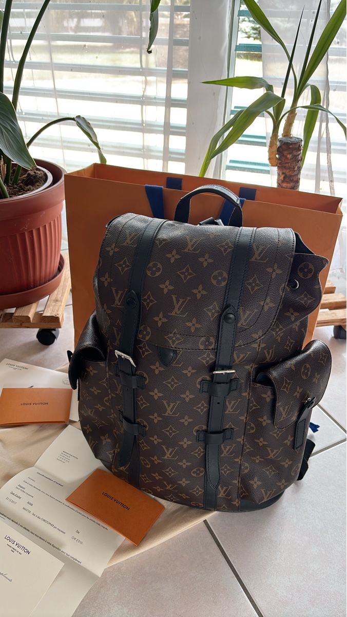 Louis Vuitton Rucksäcke: Sac Louis Vuitton CHRISTOPHER PM – Neu (gemäss Beschreibung) aus Monthey von LoveBrand