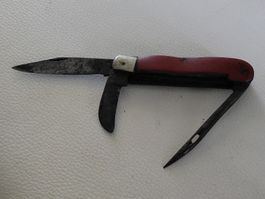 Taschenmesser Rot gebraucht mit Ahle, Säge und Rostspuren