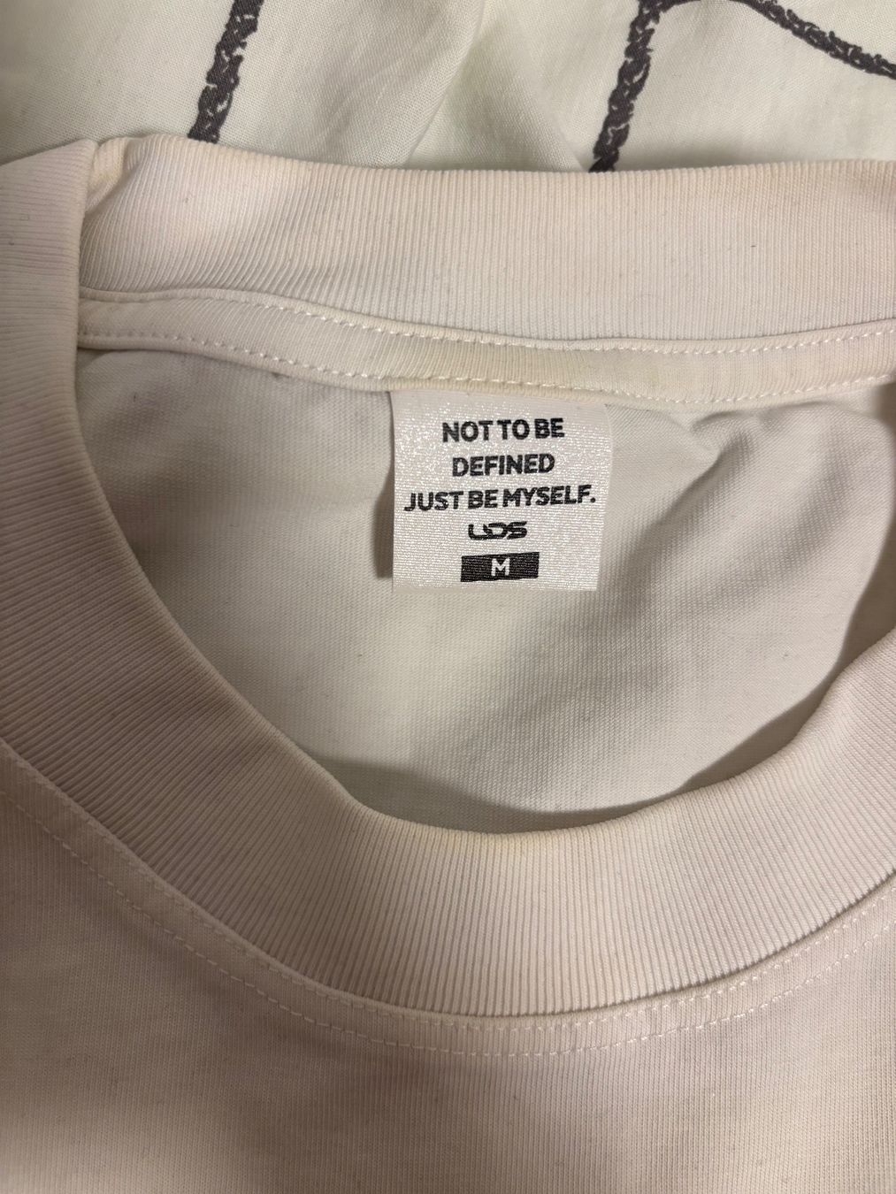 T-shirt: T-shirt NOSSEY – Usato da Neuchâtel venduto da eli_kz9z 1