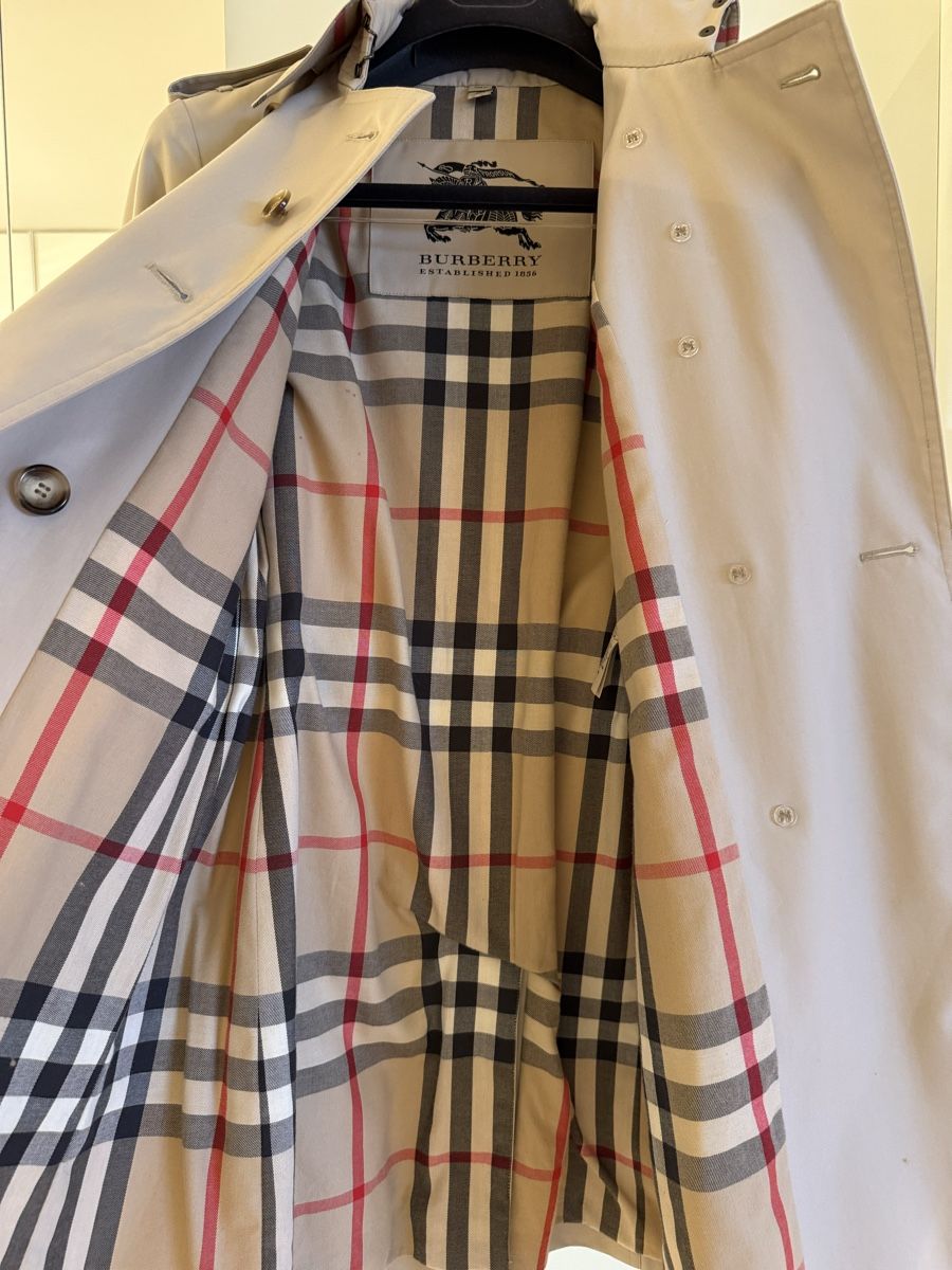 Burberry Cappotti: Burberry trench coat – Usato da Paradiso venduto da apf_mh9c 2