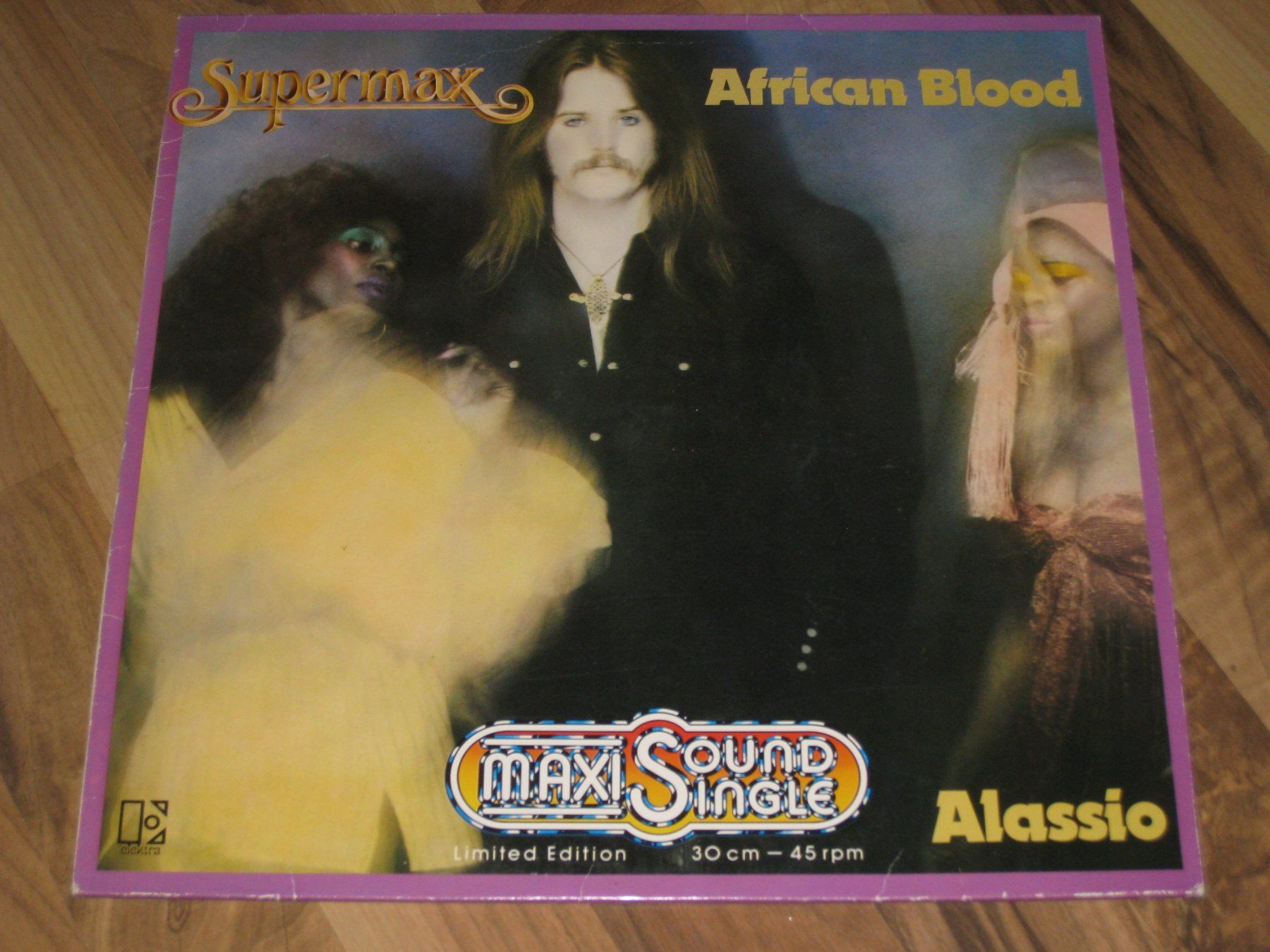 Vinyles: MAXI - SUPERMAX - AFRICAN BLOOD – D'occasion à Steckborn par Quo7