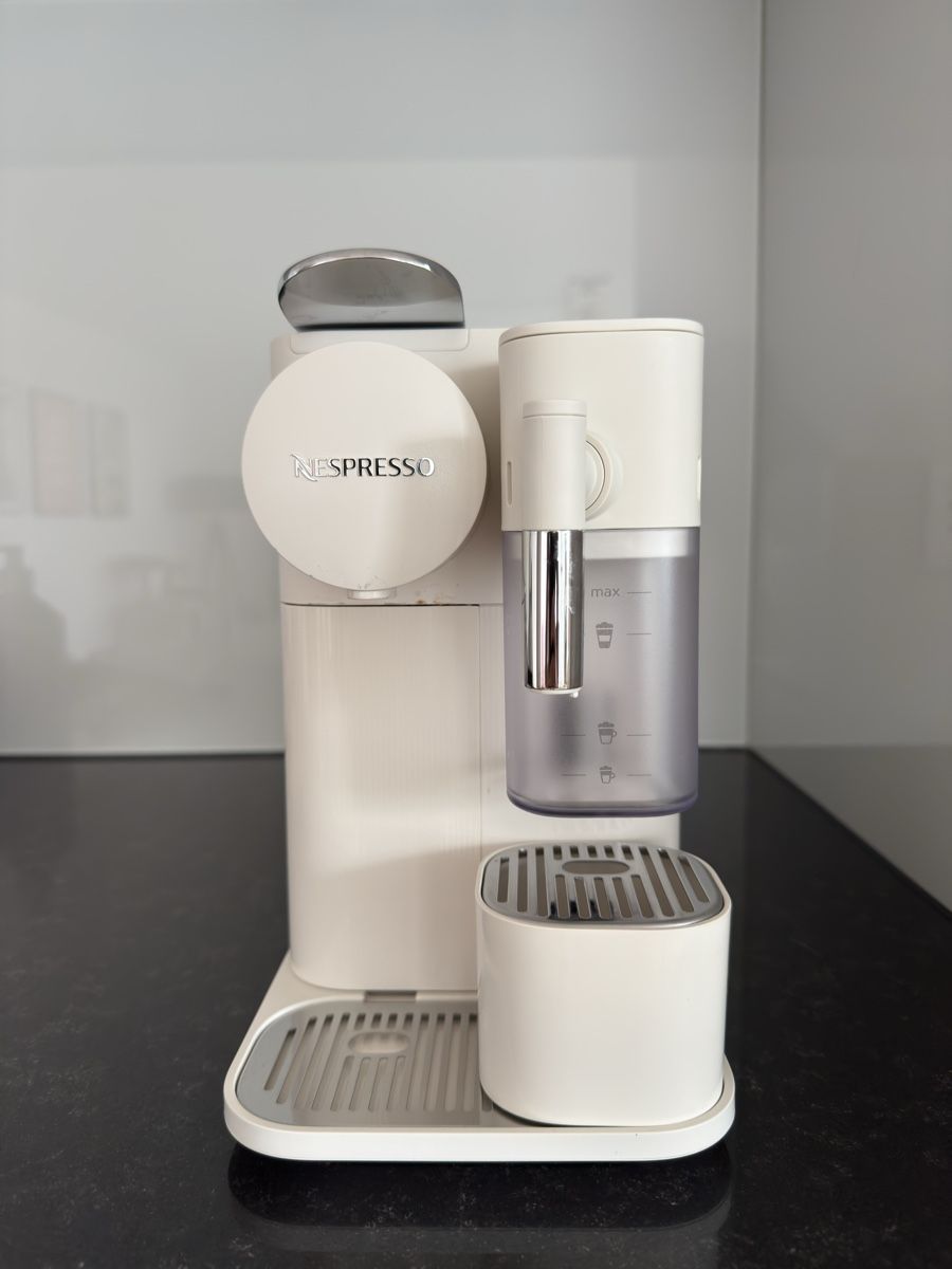 De'Longhi Macchine per caffè & Macchine per espresso: DeLonghi Nespresso Kaffeemaschine – Usato da Hombrechtikon venduto da Sven_Gerber 1