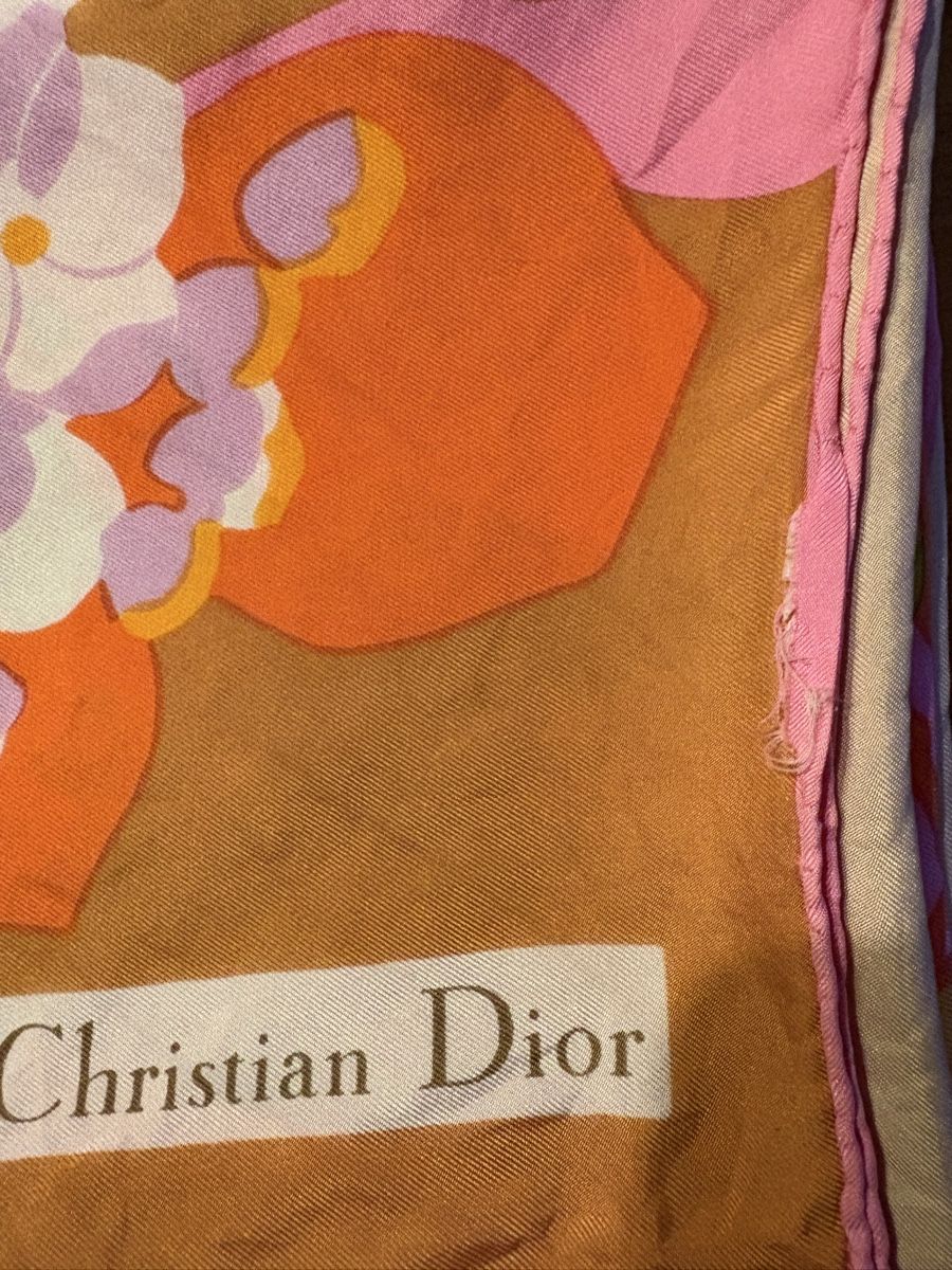 Dior Foulards, Tücher & Schals: Christian Dior Seidentuch, Vintage Blumenmuster – Gebraucht aus Zürich von wei_8n2l