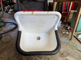 Antike Brunnen aus Guss