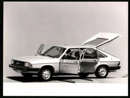 Fotografie Auto Audi 100 5E, Fliessheck 