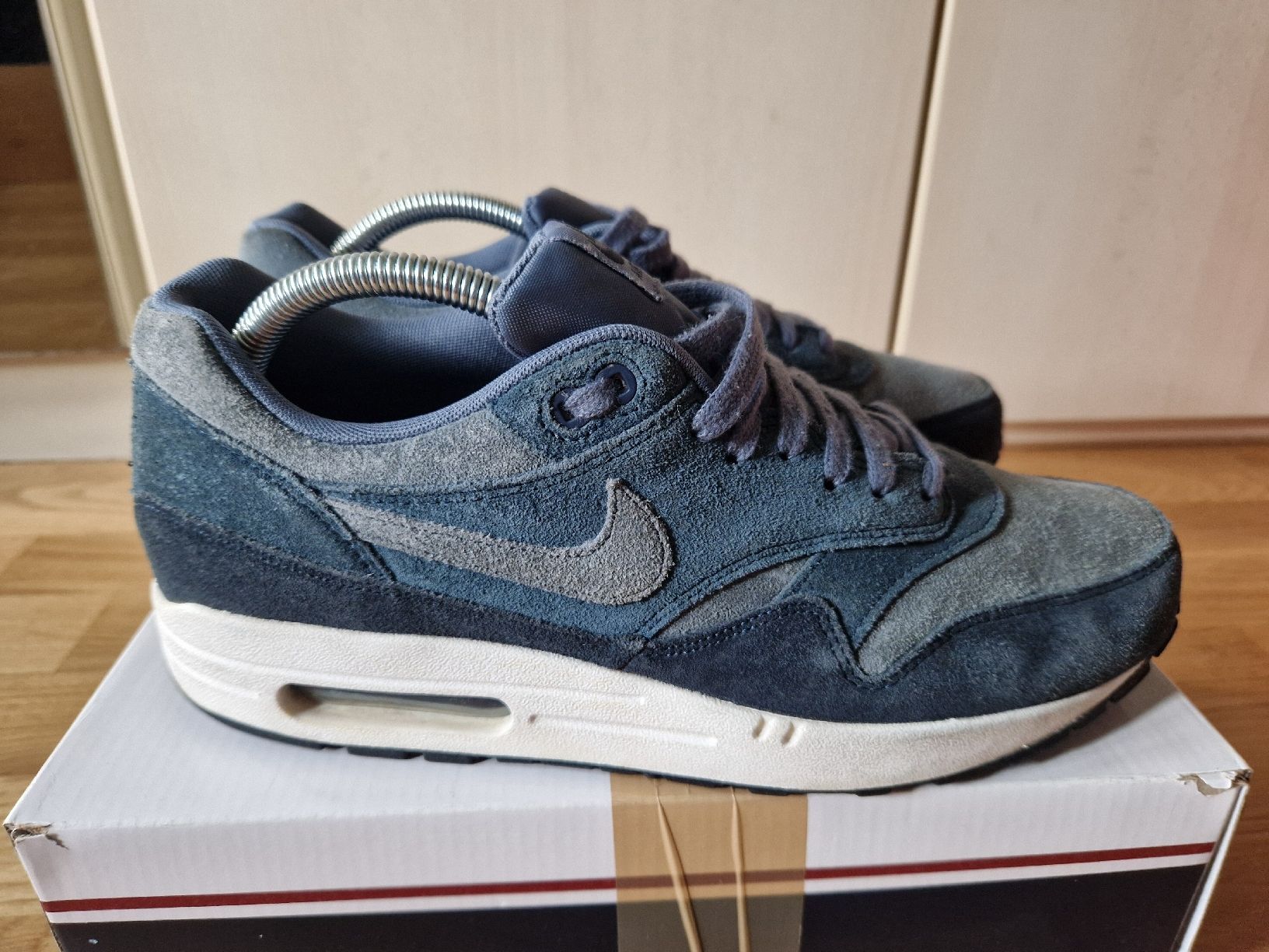 Nike Scarpe da uomo: Nike Air Max 1 Armory Slate 43 – Nuovo (secondo la descrizione) da Münchenbuchsee venduto da Ludo_Braenz 1