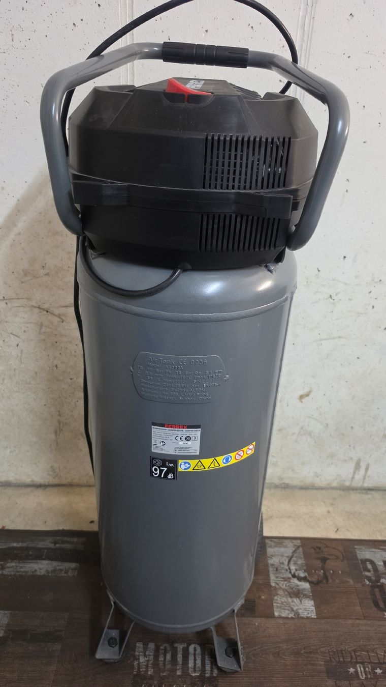 Ferrex Compressori: Kompressor Ferrex 50 Liter 10bar – Usato da Rotkreuz venduto da Spider8 1