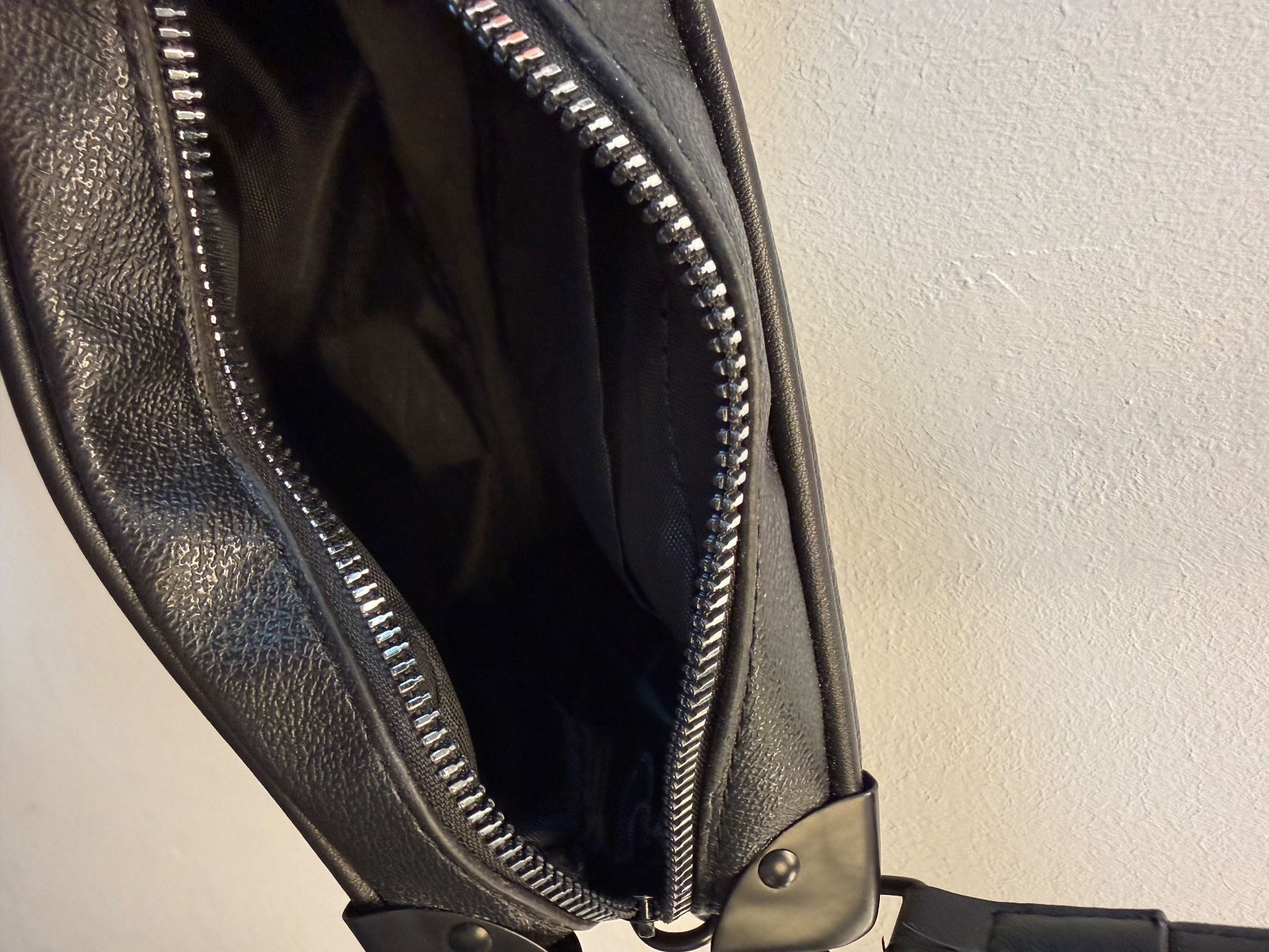 Borse: Schwarze Crossbody Tasche – Usato da Schlieren venduto da svenbaettig 3
