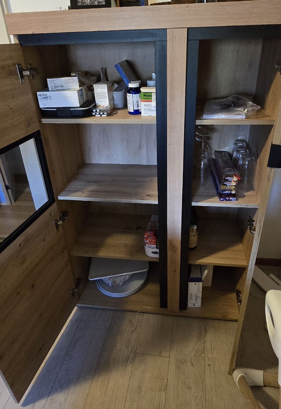 Armadi: Holzschrank mit Beleuchtung – Usato da Bassersdorf venduto da isu_hk9p 1