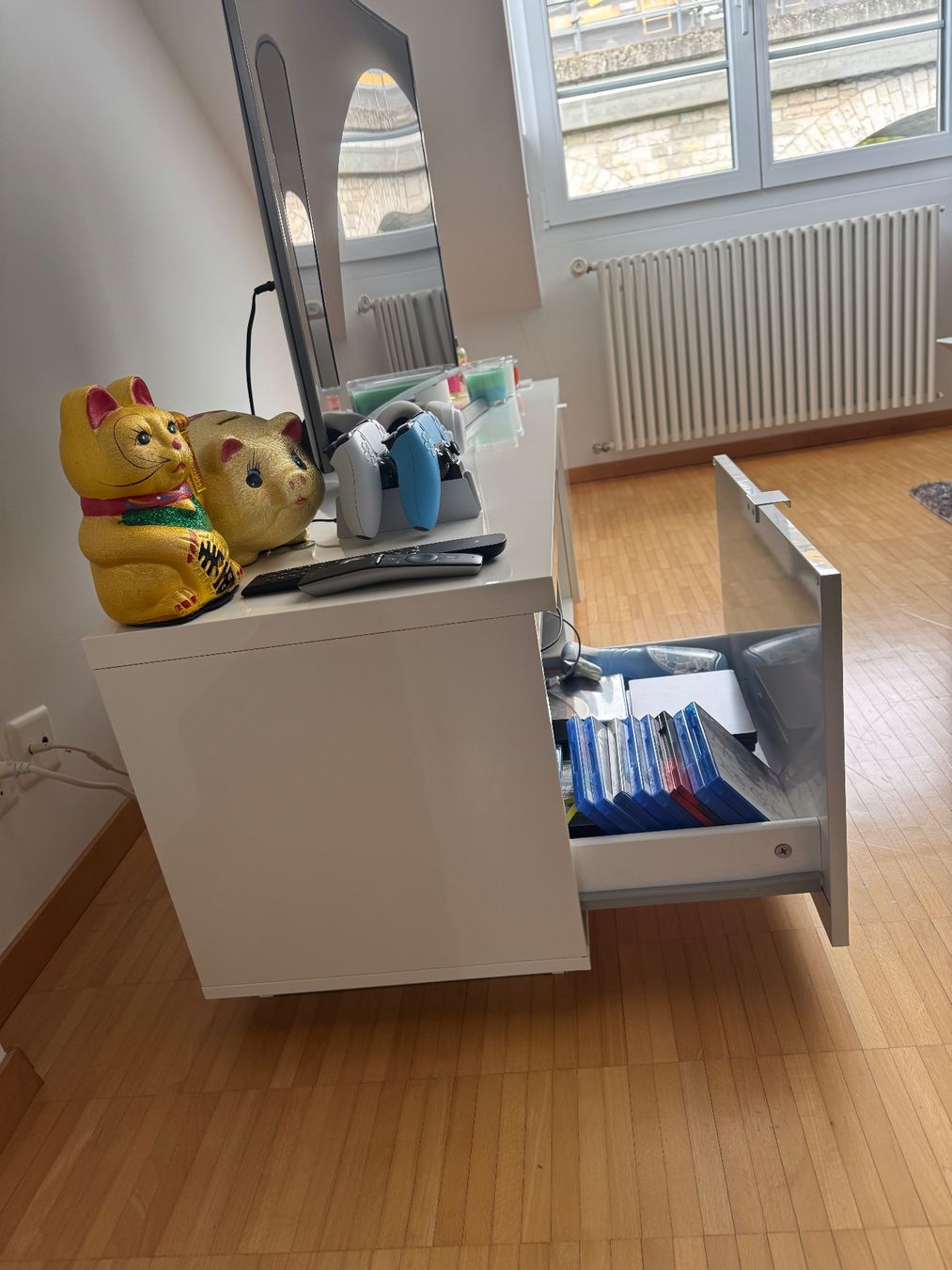 Ikea Mobili TV: TV-Kommode mit Schubladen – Usato da Feuerthalen venduto da SandricH. 1