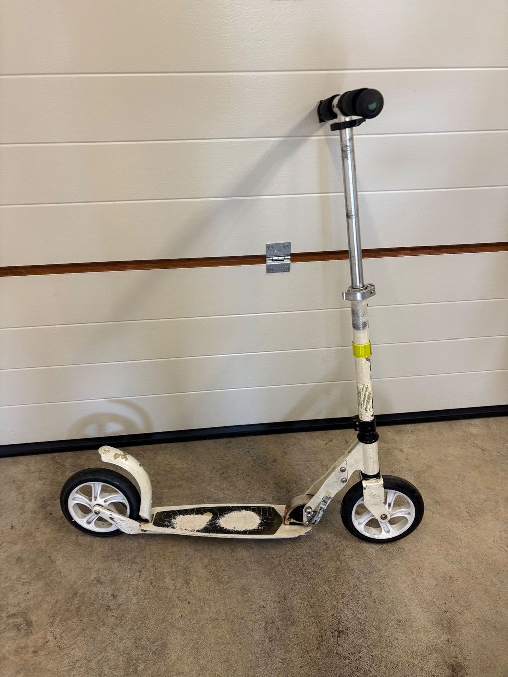 Kickboard: Tretroller Micro weiss gebraucht gut funktionstüchtig – Gebraucht aus Wiesendangen von plus-minus