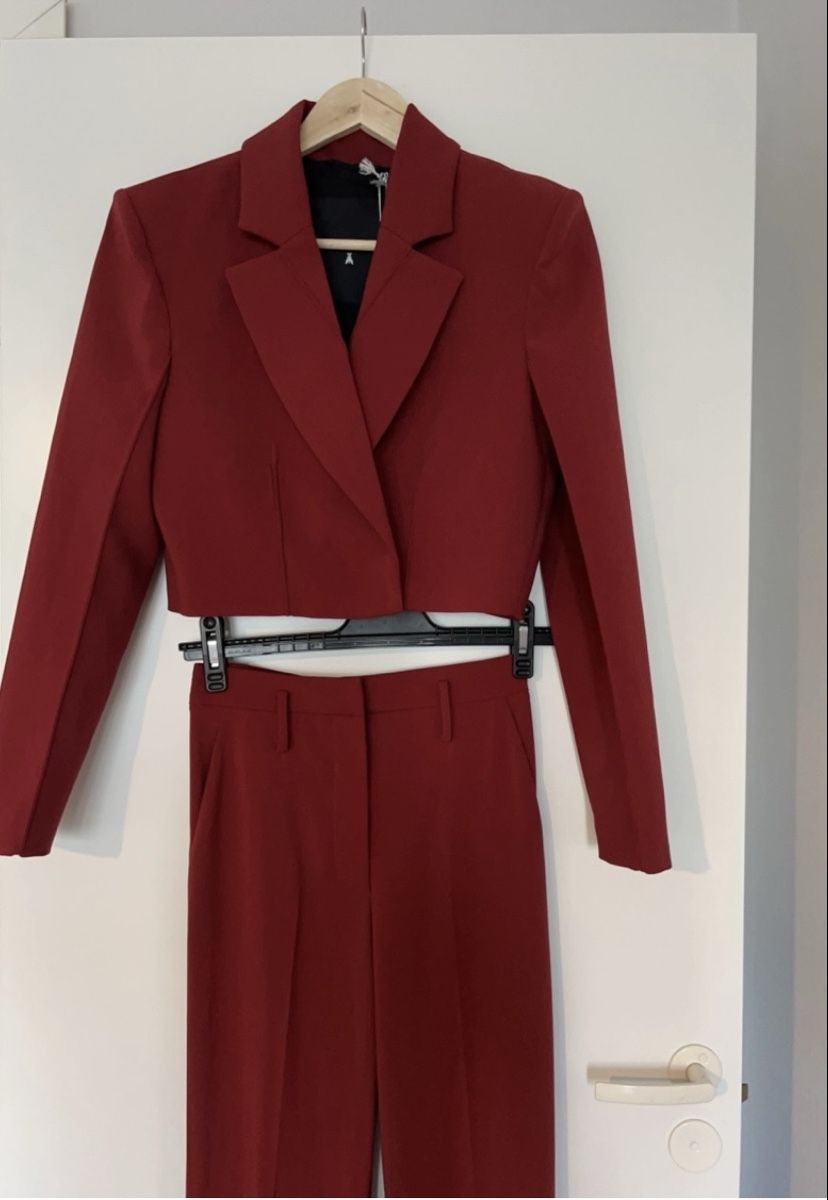 Patrizia Pepe Completi & Tailleur: Patrizia Pepe Suit, Burgundy Red – Nuovo (secondo la descrizione) da Kreuzlingen venduto da wk. 3