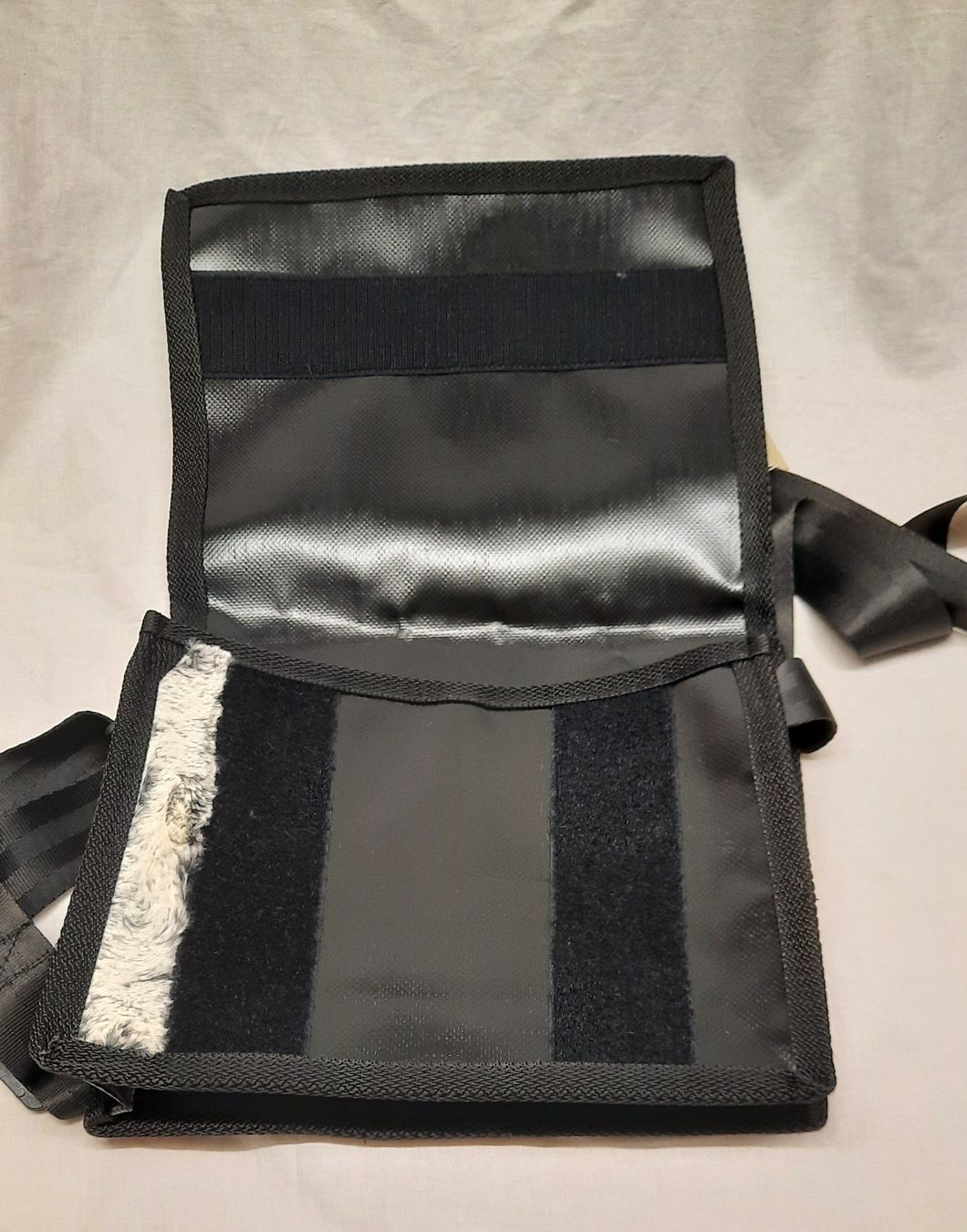 Borse da donna: Mit Kunstfell überzogen- Blachenhandtasche neu – Nuovo (secondo la descrizione) da Spreitenbach venduto da Margot-09 4
