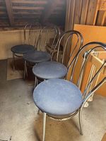 4 Metallstühle / Küchenstühle mit blauem Bezug