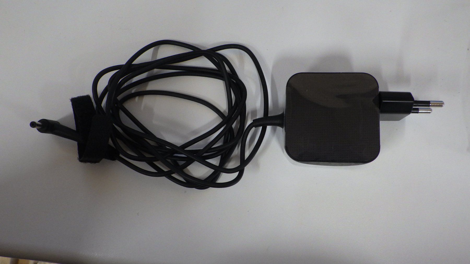 Chargeur: Adapter 45W – Neuf avec emballage d'origine à Gossau ZH par OrderflowAG