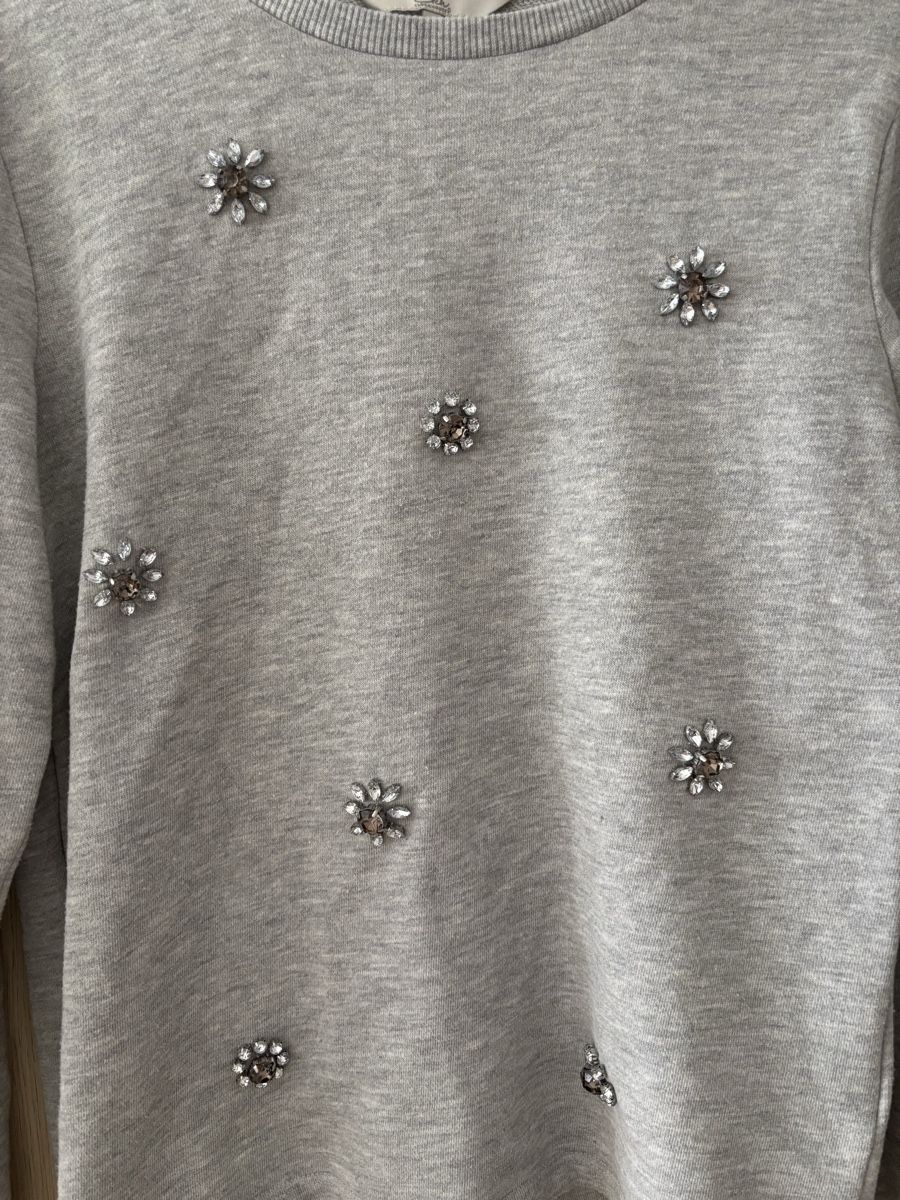 C&A Maglioni & Felpe: Grauer Pullover mit Schmucksteinen, Grösse S M, Top Zustand – Usato da Basel venduto da mic_5258 2