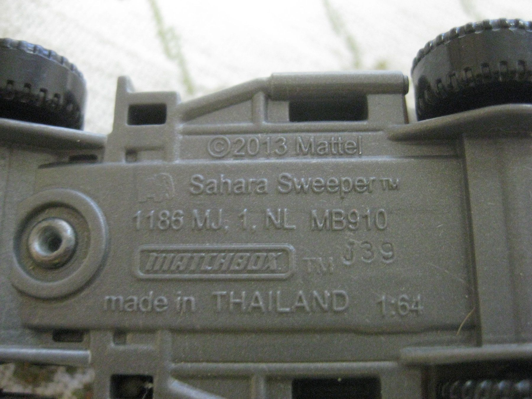 Matchbox Modellini d'auto: MATCHBOX Jeep Army Jg 2013 Mattel – Usato da Münchenbuchsee venduto da neuwertig-gespart 4